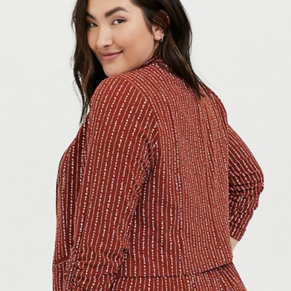 Torrid Printed Open Front Crop Blazer Size 3x - image 3